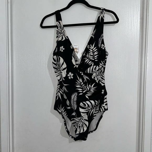 Jantzen Other - Jantzen Black and White Tropical One Piece Swimsuit